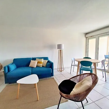 Apartmán 500m De La Mer- 4pers-piscine-parking-wifi- Clim Fréjus