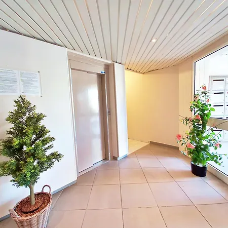 Apartmán 500m De La Mer- 4pers-piscine-parking-wifi- Clim *