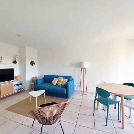 Apartmán 500m De La Mer- 4pers-piscine-parking-wifi- Clim Fréjus